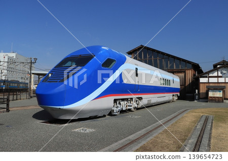 JR西條站保存的自由軌距列車(第二輛試驗車)。 JR西條站保存的自由軌距列車(第二輛試驗車)。 139654723