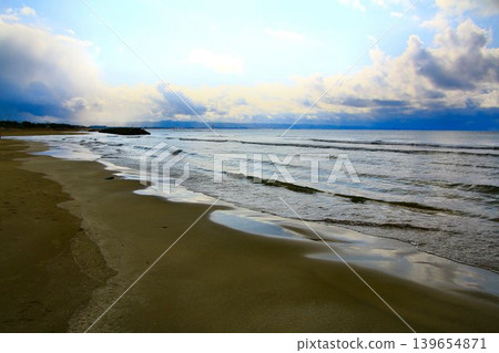 The setting of the myth of the transfer of the land... Inasa Beach and Benten Island, overlooking the Sea of Japan and its beautiful sandy shores. The setting of the myth of the transfer of the land... Inasa Beach and Benten Island, overlooking the Sea of Japan and its beautiful sandy shores. 139654871