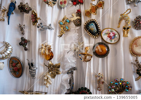 Collection of antique brooches and other decorative items Collection of antique brooches and other decorative items 139655005