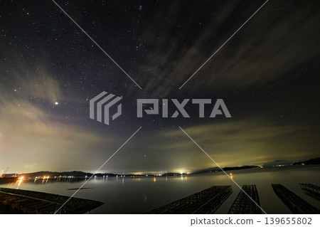 瀨戶內海上空的夏日星空:雲後的獵戶座 瀨戶內海上空的夏日星空:雲後的獵戶座 139655802