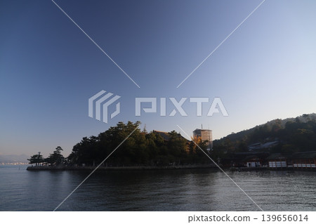 廣島縣初日市宮島町嚴島神社的千丈閣和五重塔正在進行大規模修繕。 139656014