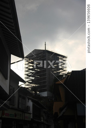 A panoramic view of the Senjokaku and the five-story pagoda, which are undergoing repair work, at Itsukushima Shrine in Miyajima-cho, Hatsukaichi City, Hiroshima Prefecture. A panoramic view of the Senjokaku and the five-story pagoda, which are undergoing repair work, at Itsukushima Shrine in Miyajima-cho, Hatsukaichi City, Hiroshima Prefecture. 139656606