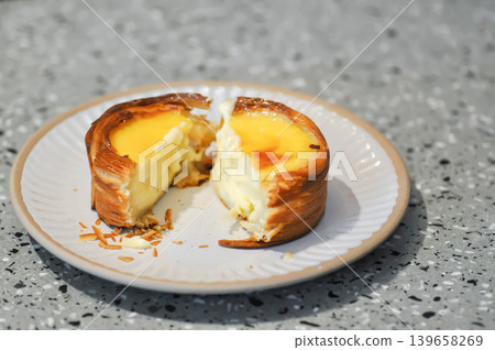 vanilla flan or vanilla tart, egg tart or cheese tart vanilla flan or vanilla tart, egg tart or cheese tart 139658269