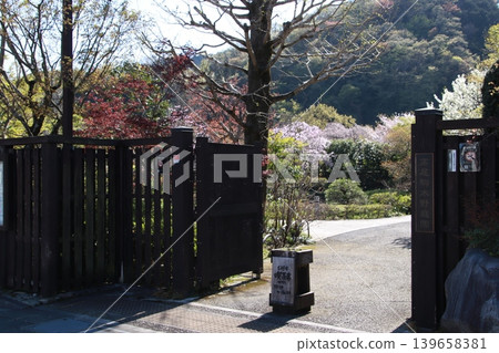 一座古老的木造建築：高尾駒木野花園 139658381