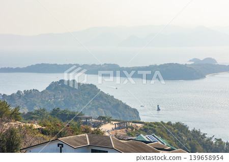 瀨戶內海的冬季:從岡山縣倉敷市鷲羽山展望台眺望 瀨戶內海的冬季:從岡山縣倉敷市鷲羽山展望台眺望 139658954