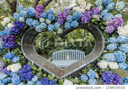 A cluster of tiny flowers, shrouded in purple, blue, and red mist, perfectly suited to the rain, will blossom into a magnificent flower. 139659558