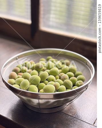 Plum preparation: Fresh plums 139659819