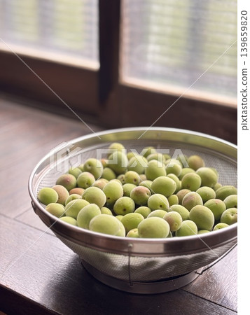 Plum preparation: Fresh plums 139659820
