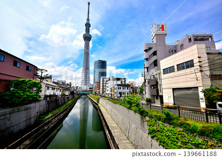 從北次縣川濱河步道上的橋上看到的東京晴空塔。 139661188