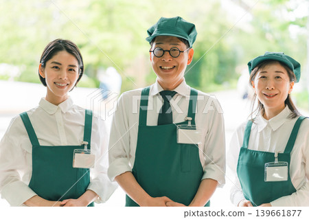 店員 售貨員 笑容 139661877