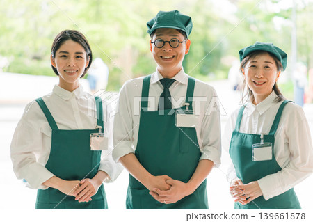 店員 售貨員 笑容 139661878