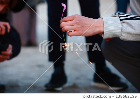 玩煙花的人 玩煙花的人 139662159