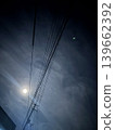 午夜時分電線的輪廓 139662392
