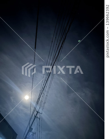 午夜時分電線的輪廓 午夜時分電線的輪廓 139662392