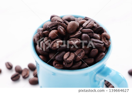Coffee beans - coffee mug and roasted coffee beans Coffee beans - coffee mug and roasted coffee beans 139664627