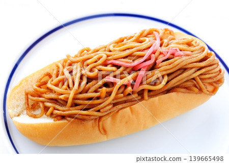 Yakisoba bread - Nostalgic sauce-flavored yakisoba bread 139665498