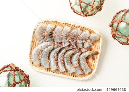 南美白對蝦擺放在篩子上 139665688