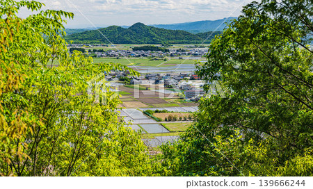 從滋賀縣東近江市赤上山(太郎坊山)展望台眺望近江平原 從滋賀縣東近江市赤上山(太郎坊山)展望台眺望近江平原 139666244