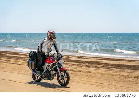 A touring scene of riding a motorcycle along the Chirihama Nagisa Driveway. *The location of the photo is indicated in the comments section of the work. A touring scene of riding a motorcycle along the Chirihama Nagisa Driveway. *The location of the photo is indicated in the comments section of the work. 139666776