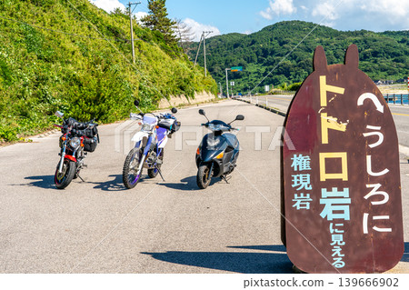 Touring spots on the Noto Peninsula: Totoro Rock and a landscape with a motorcycle. *The location of the photo is indicated in the comments section of the work. Touring spots on the Noto Peninsula: Totoro Rock and a landscape with a motorcycle. *The location of the photo is indicated in the comments section of the work. 139666902