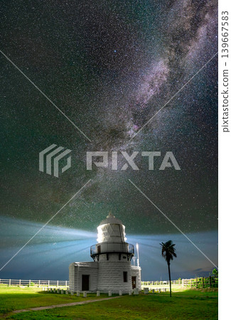 A night view of Rokugosaki Lighthouse, with a sky full of stars and the Milky Way illuminating the white lighthouse. *Location of photo is indicated in the comments section. A night view of Rokugosaki Lighthouse, with a sky full of stars and the Milky Way illuminating the white lighthouse. *Location of photo is indicated in the comments section. 139667583