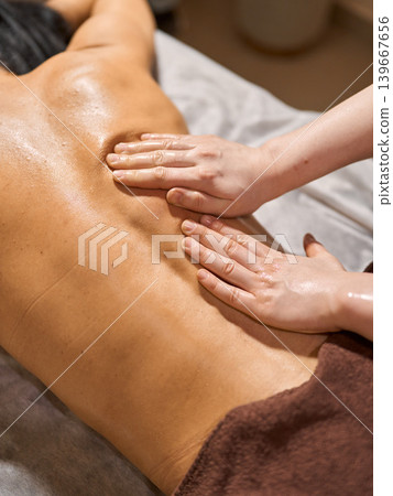Therapeutic massage with warm surroundings and calming scents Therapeutic massage with warm surroundings and calming scents 139667656