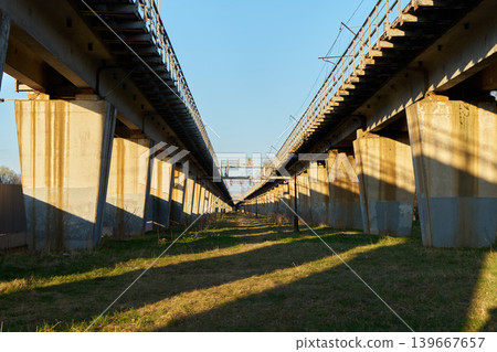 Engineered structures with harmonious symmetry stretch toward horizon 139667657