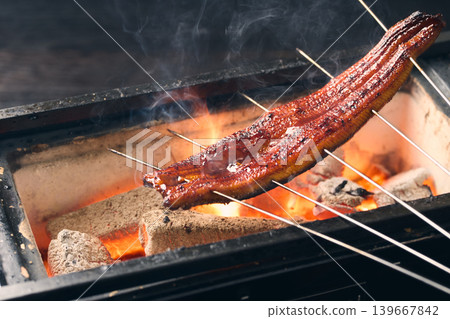Charcoal-grilled eel kabayaki Charcoal-grilled eel kabayaki 139667842