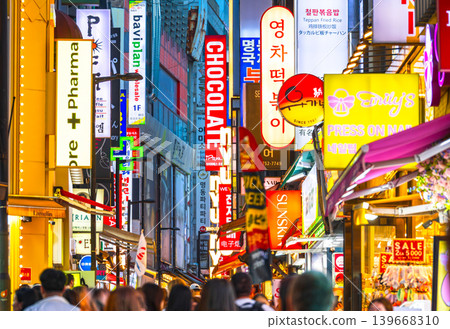 首爾明洞的夜晚 首爾明洞的夜晚 139668310