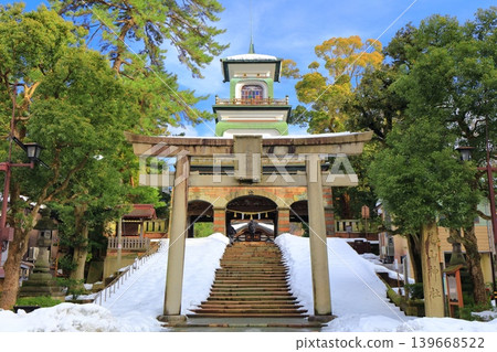 [Ishikawa Prefecture] The silvery gate of Oyama Shrine 139668522