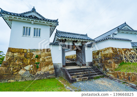 熊本縣禮北町富岡城主城遺址的韓式城門。 熊本縣禮北町富岡城主城遺址的韓式城門。 139668825