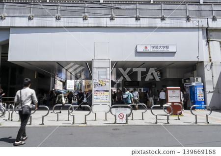 東京目黑區的城市景觀：學藝大學車站入口 139669168