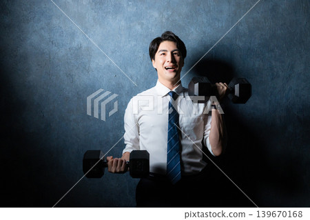 與啞鈴的一個商人 與啞鈴的一個商人 139670168