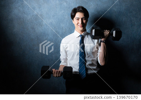與啞鈴的一個商人 與啞鈴的一個商人 139670170