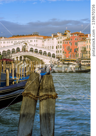 Grand Canal and Rialto Bridge, Venice, Italy Grand Canal and Rialto Bridge, Venice, Italy 139670356