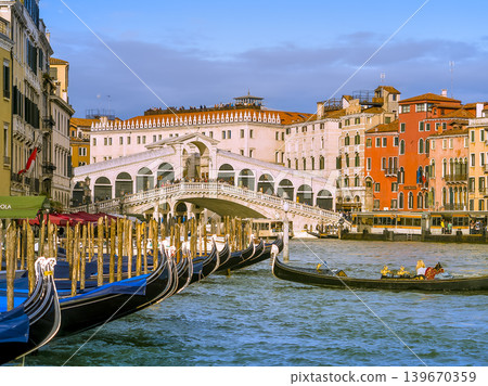 Grand Canal and Rialto Bridge, Venice, Italy 139670359