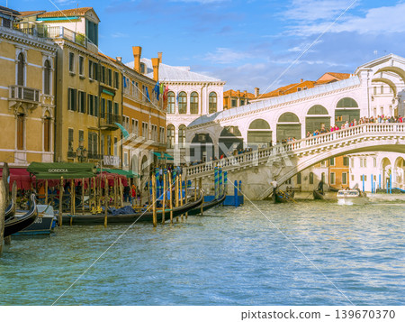 Grand Canal and Rialto Bridge, Venice, Italy Grand Canal and Rialto Bridge, Venice, Italy 139670370