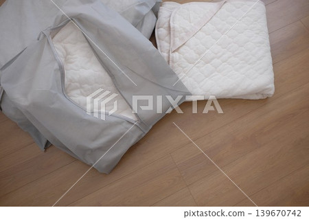 Futon in a storage bag (storage case) 139670742