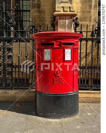 Red British Postbox on City Street Vintage Pillar Mailbox with ER Emblem Red British Postbox on City Street Vintage Pillar Mailbox with ER Emblem 139670747