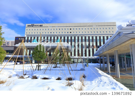 【石川縣】JR金澤站西出口被白雪覆蓋 【石川縣】JR金澤站西出口被白雪覆蓋 139671892