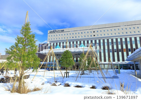 【石川縣】JR金澤站西出口被白雪覆蓋 【石川縣】JR金澤站西出口被白雪覆蓋 139671897