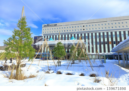 【石川縣】JR金澤站西出口被白雪覆蓋 【石川縣】JR金澤站西出口被白雪覆蓋 139671898