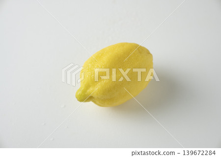 白色背景和檸檬 139672284