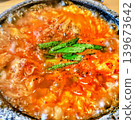 “麻辣火鍋的特寫鏡頭” 139673642
