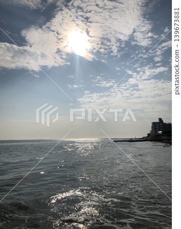光芒照進大海 光芒照進大海 139673881