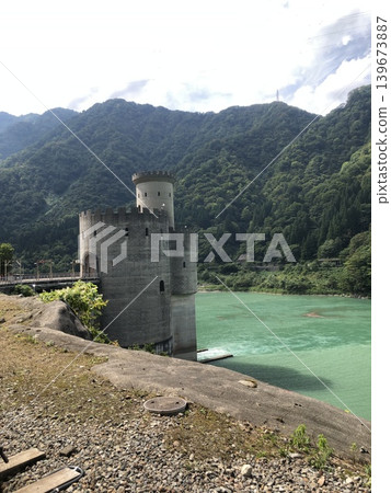 在壩湖的一座橋樑 在壩湖的一座橋樑 139673887