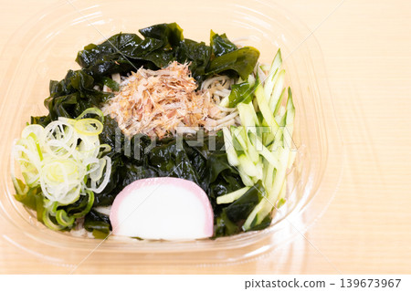 美味的冰鎮海帶蕎麥麵 美味的冰鎮海帶蕎麥麵 139673967