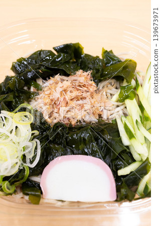 美味的冰鎮海帶蕎麥麵 美味的冰鎮海帶蕎麥麵 139673971