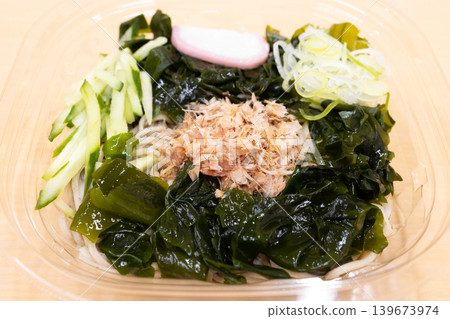 美味的冰鎮海帶蕎麥麵 美味的冰鎮海帶蕎麥麵 139673974
