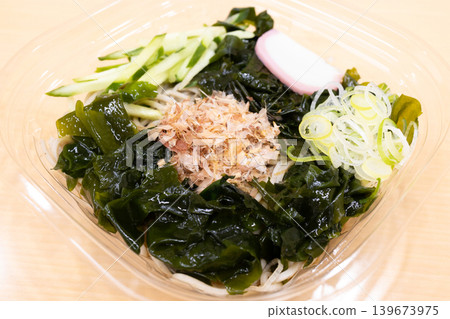 美味的冰鎮海帶蕎麥麵 美味的冰鎮海帶蕎麥麵 139673975